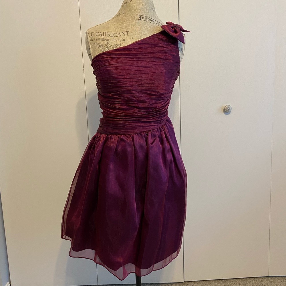 One shoulder fuchsia dress